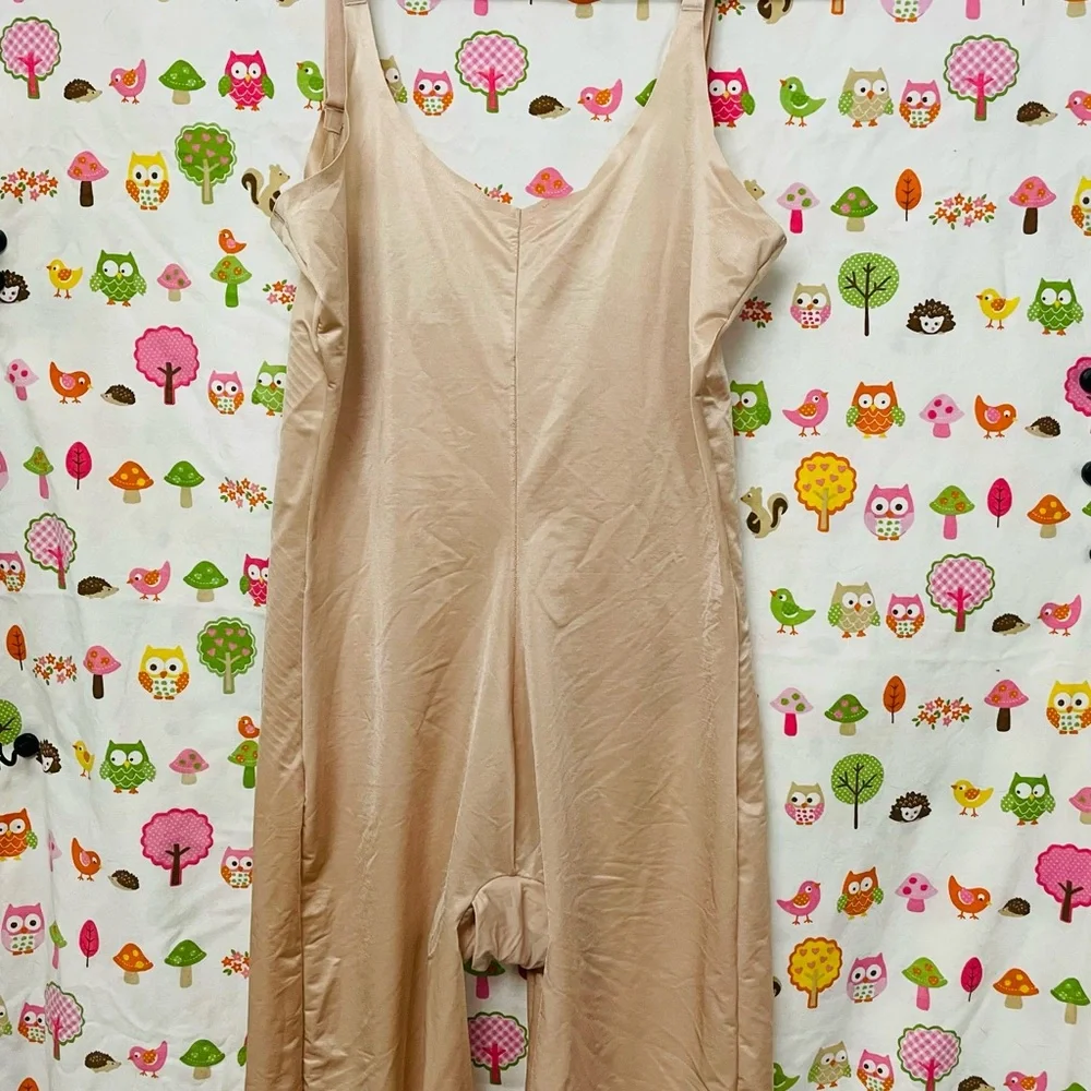 SPANX Invisible Open-Bust bodysuit - Picture 4 of 5